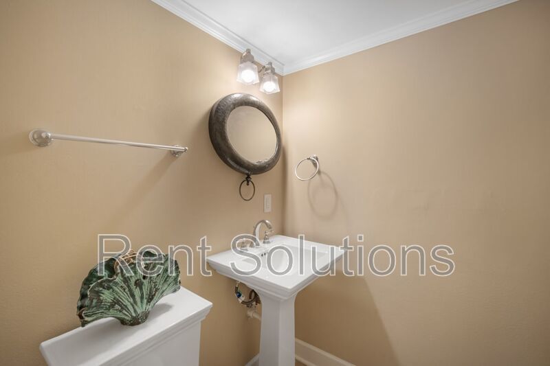 WATERFRONT LIVING IN A BEAUTIFUL 2-BEDROOM TOWNHOME property image