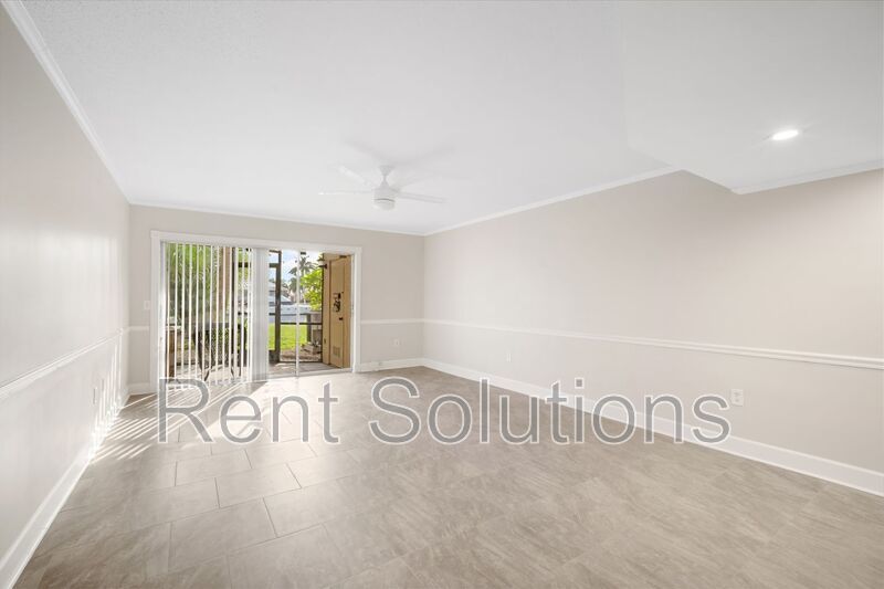 WATERFRONT LIVING IN A BEAUTIFUL 2-BEDROOM TOWNHOME property image