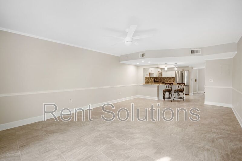 WATERFRONT LIVING IN A BEAUTIFUL 2-BEDROOM TOWNHOME property image