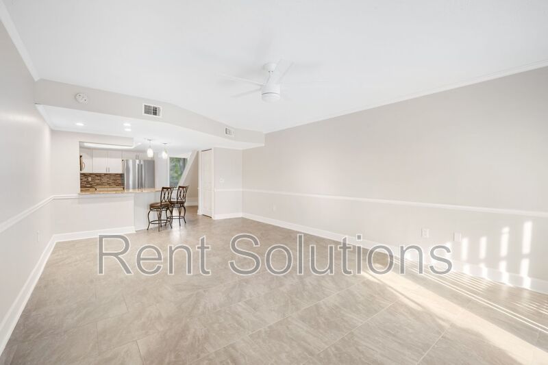 WATERFRONT LIVING IN A BEAUTIFUL 2-BEDROOM TOWNHOME property image