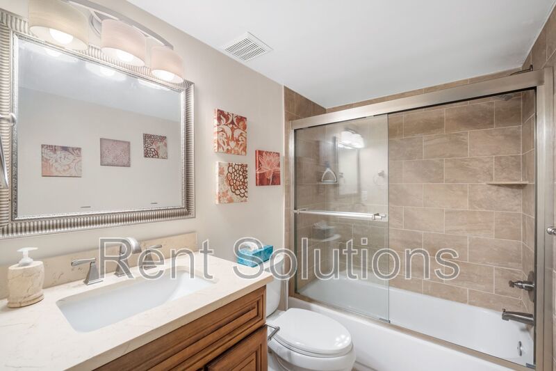 WATERFRONT LIVING IN A BEAUTIFUL 2-BEDROOM TOWNHOME property image