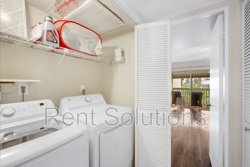 WATERFRONT LIVING IN A BEAUTIFUL 2-BEDROOM TOWNHOME property image