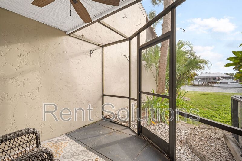 WATERFRONT LIVING IN A BEAUTIFUL 2-BEDROOM TOWNHOME property image
