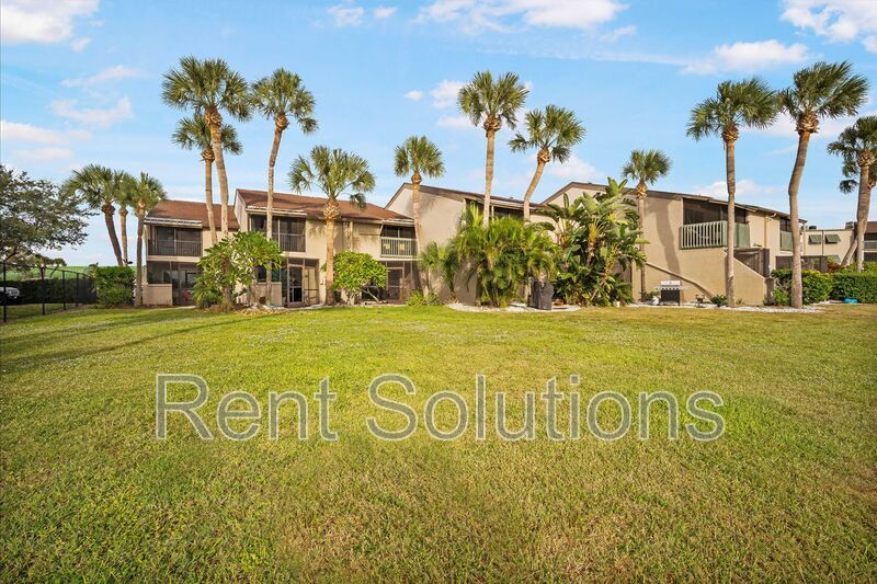 WATERFRONT LIVING IN A BEAUTIFUL 2-BEDROOM TOWNHOME property image