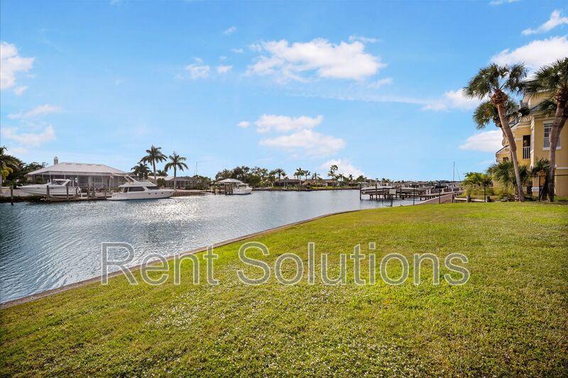 WATERFRONT LIVING IN A BEAUTIFUL 2-BEDROOM TOWNHOME property image