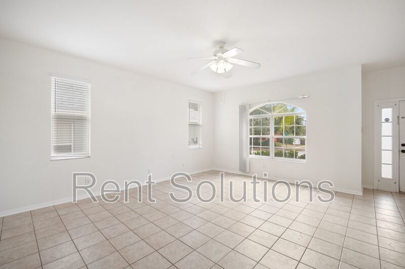 Beautiful 3-Bedroom, 2-Bathroom Home with Garage and Fenced Yard – Move-In Ready! property image