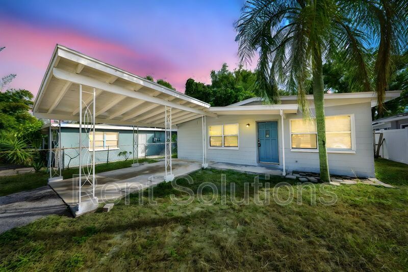 Charming Home in North St Pete! property image