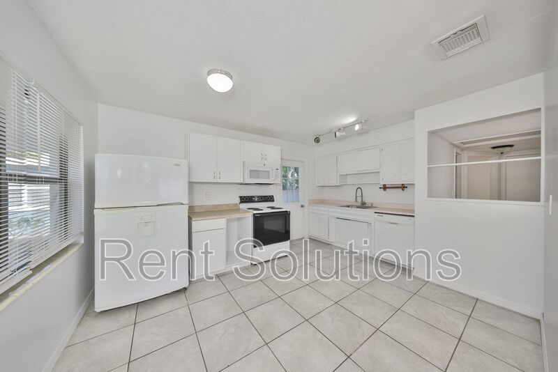 Charming Home in North St Pete! property image