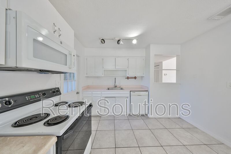 Charming Home in North St Pete! property image
