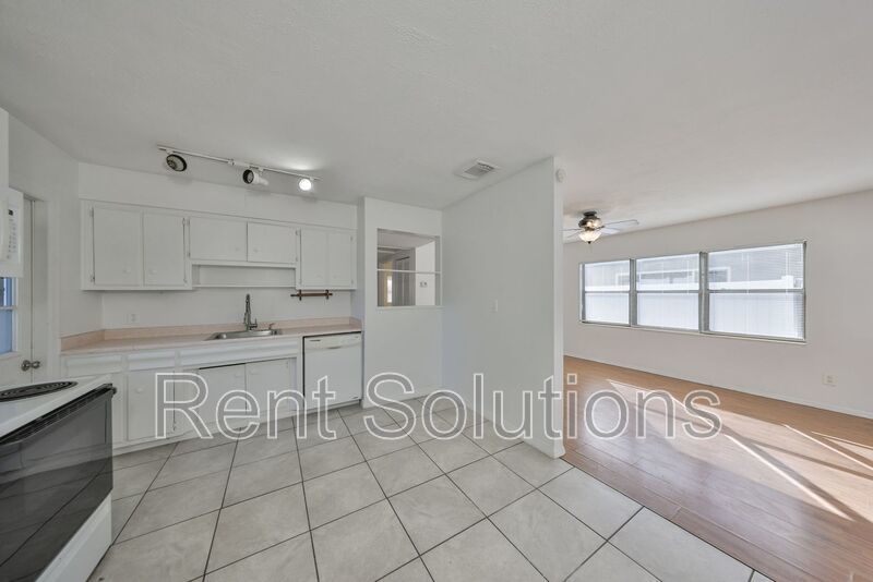 Charming Home in North St Pete! property image