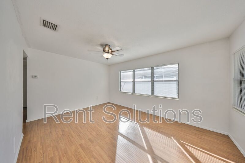 Charming Home in North St Pete! property image