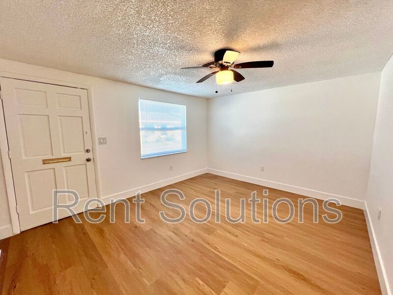 Adorable Fully Renovated 2BD/1BTH Villa in 55+ Community property image