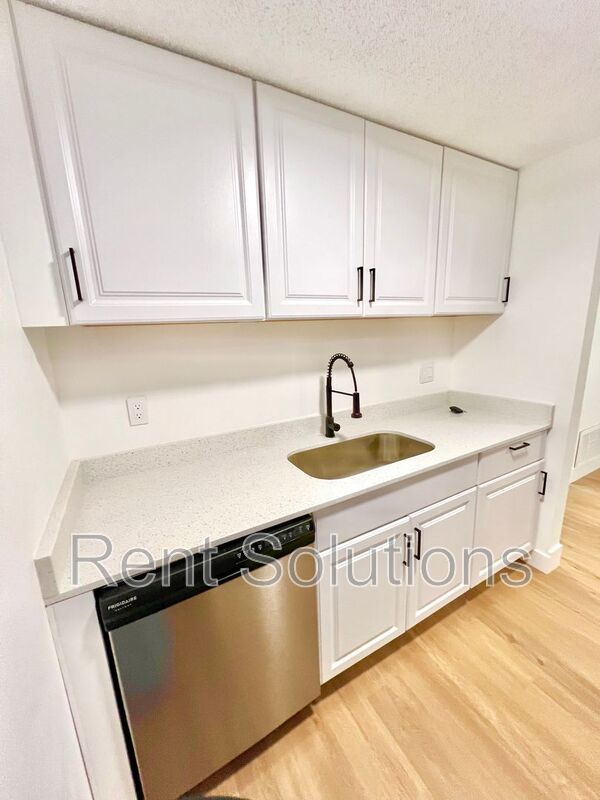 Adorable Fully Renovated 2BD/1BTH Villa in 55+ Community property image