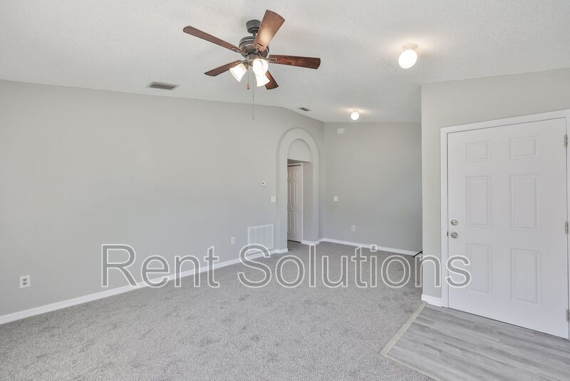 Beautiful 3 Bedroom 2 Bathroom Home! property image