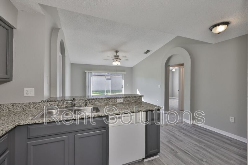 Beautiful 3 Bedroom 2 Bathroom Home! property image