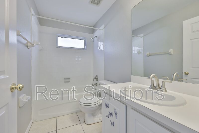 Beautiful 3 Bedroom 2 Bathroom Home! property image