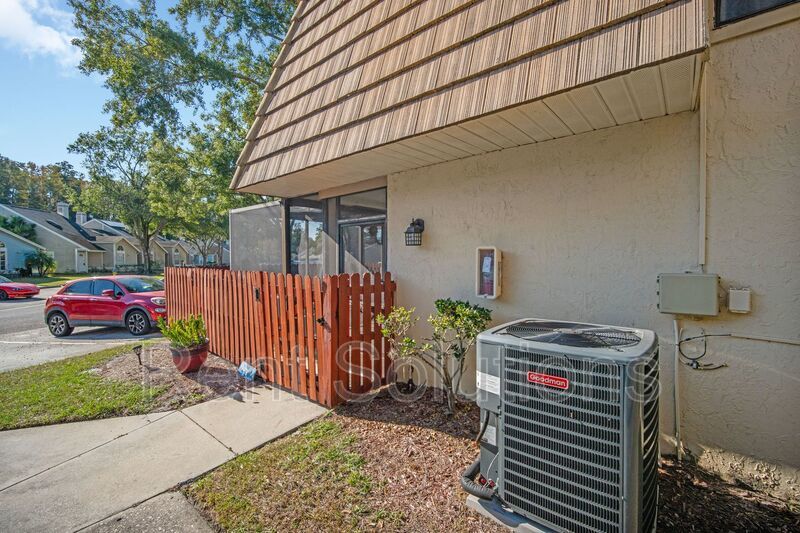 Large 3BR/2.5BA Townhouse property image