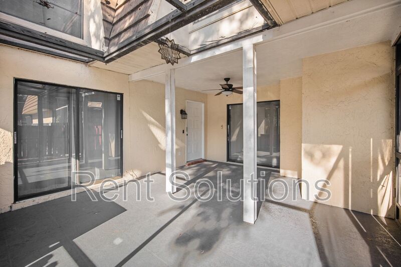 Large 3BR/2.5BA Townhouse property image