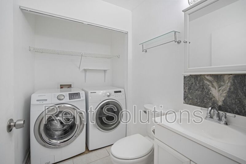 Large 3BR/2.5BA Townhouse property image