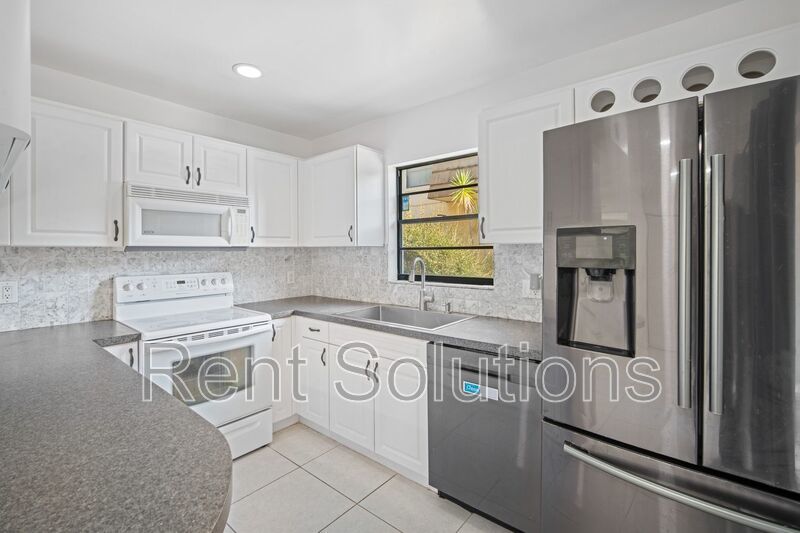Large 3BR/2.5BA Townhouse property image