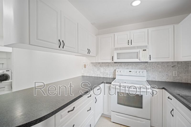 Large 3BR/2.5BA Townhouse property image
