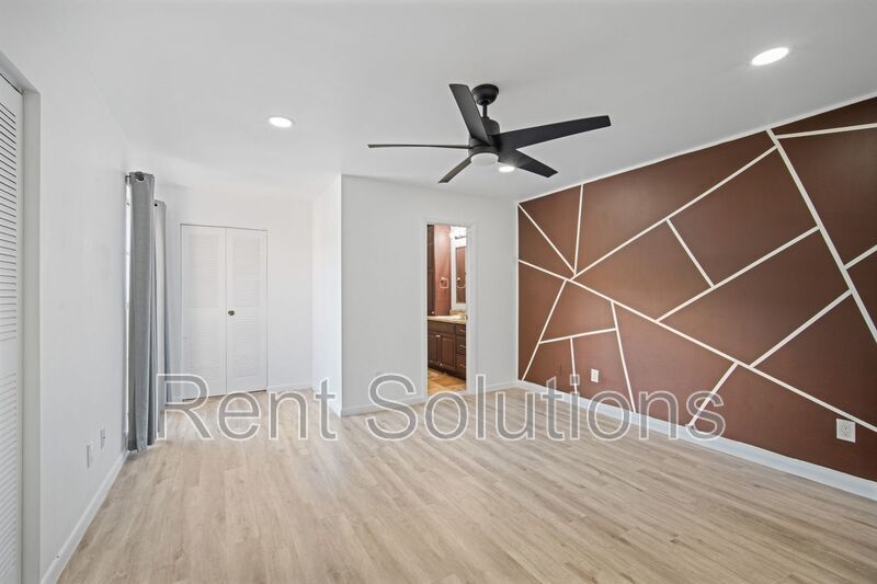 Large 3BR/2.5BA Townhouse property image