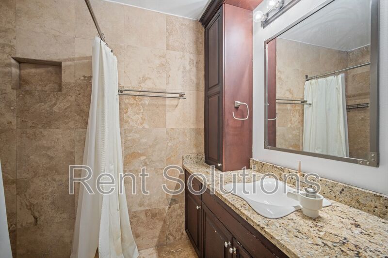 Large 3BR/2.5BA Townhouse property image