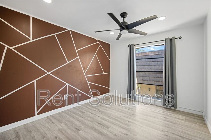 Large 3BR/2.5BA Townhouse property image