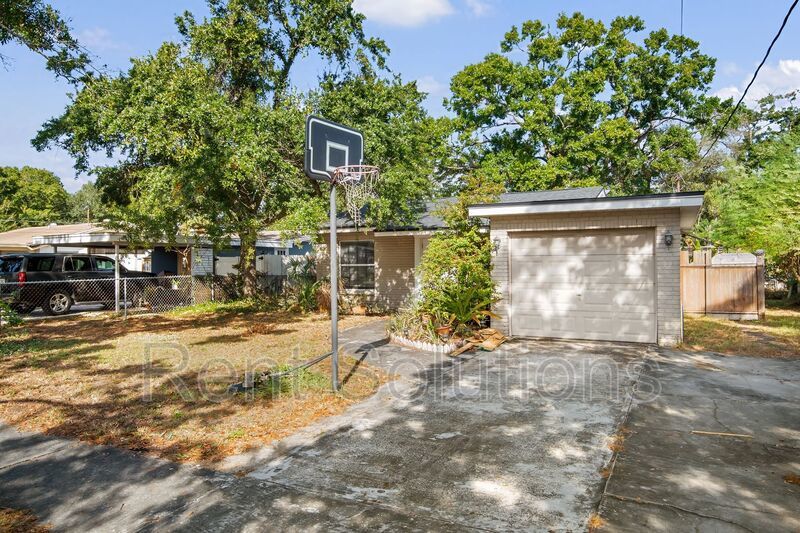 Prime South Tampa Gem: 3 Bed, 2 Bath Haven Near MacDill AFB & More! property image