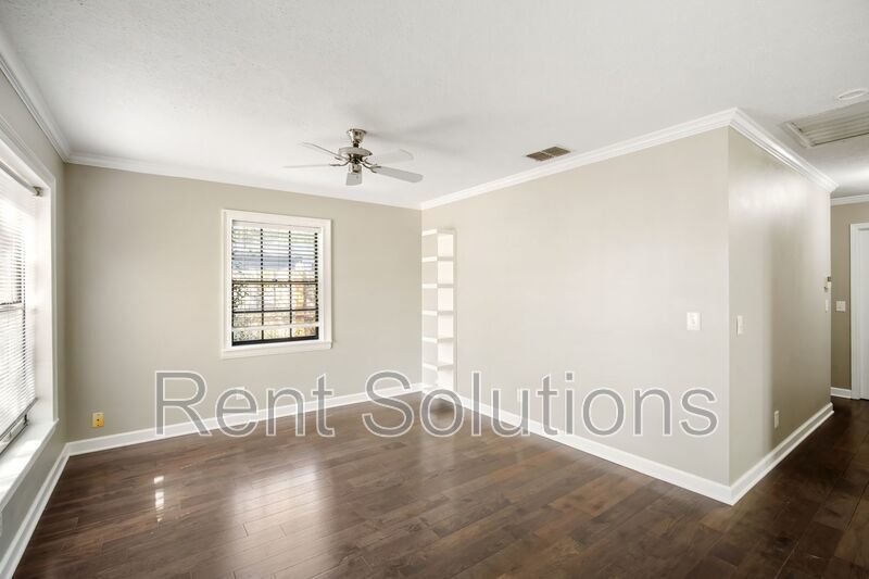 Prime South Tampa Gem: 3 Bed, 2 Bath Haven Near MacDill AFB & More! property image