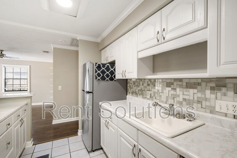 Prime South Tampa Gem: 3 Bed, 2 Bath Haven Near MacDill AFB & More! property image