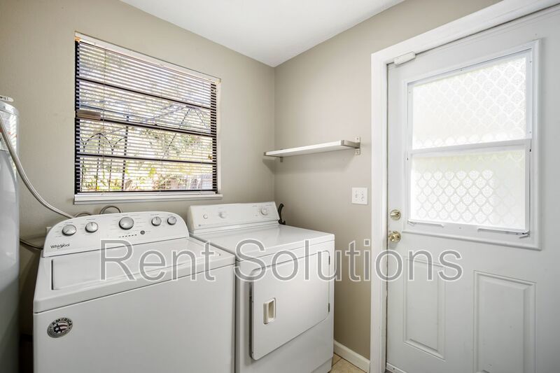 Prime South Tampa Gem: 3 Bed, 2 Bath Haven Near MacDill AFB & More! property image