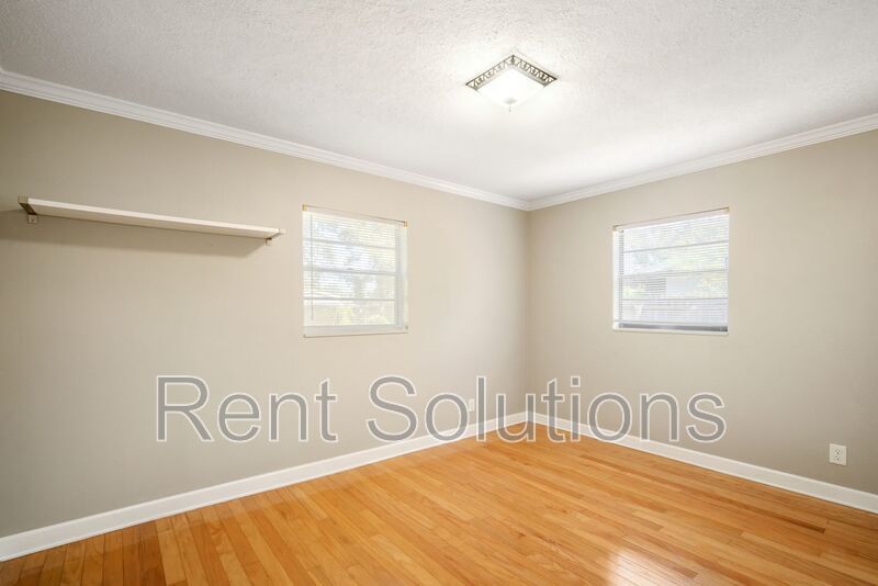 Prime South Tampa Gem: 3 Bed, 2 Bath Haven Near MacDill AFB & More! property image