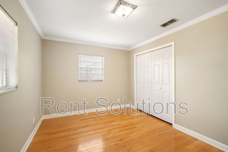 Prime South Tampa Gem: 3 Bed, 2 Bath Haven Near MacDill AFB & More! property image