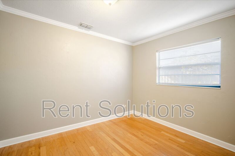 Prime South Tampa Gem: 3 Bed, 2 Bath Haven Near MacDill AFB & More! property image