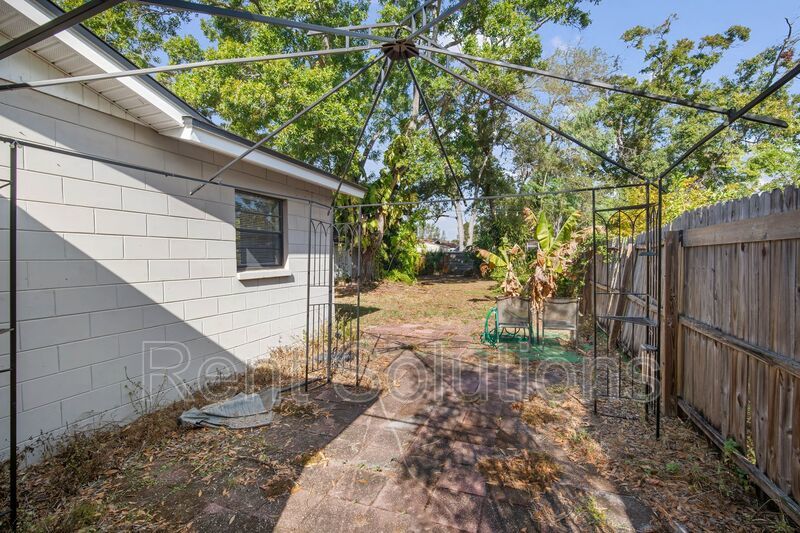 Prime South Tampa Gem: 3 Bed, 2 Bath Haven Near MacDill AFB & More! property image