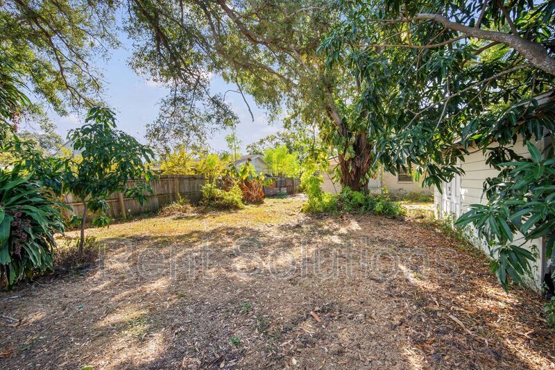 Prime South Tampa Gem: 3 Bed, 2 Bath Haven Near MacDill AFB & More! property image