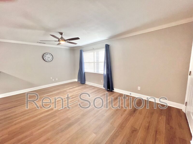 Completely Renovated 1BD/1BTH Ground Floor Unit with Water Views! property image
