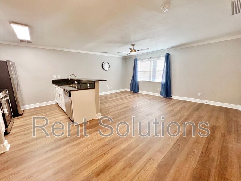 Completely Renovated 1BD/1BTH Ground Floor Unit with Water Views! property image