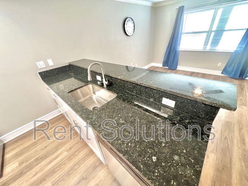 Completely Renovated 1BD/1BTH Ground Floor Unit with Water Views! property image