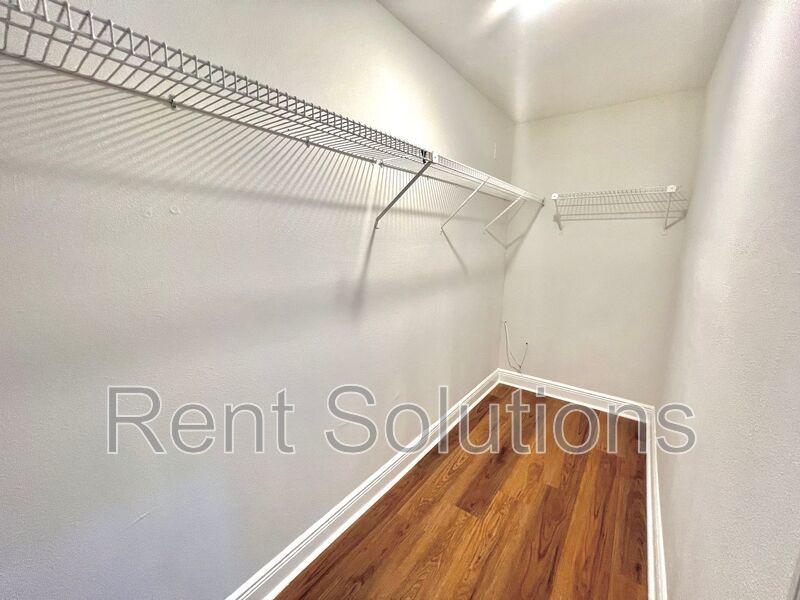 Completely Renovated 1BD/1BTH Ground Floor Unit with Water Views! property image