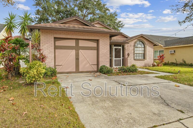 Great Hampton Park 4BR/2BA with Bonus Room and Fenced Yard property image