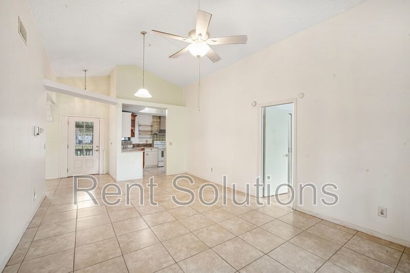 Great Hampton Park 4BR/2BA with Bonus Room and Fenced Yard property image