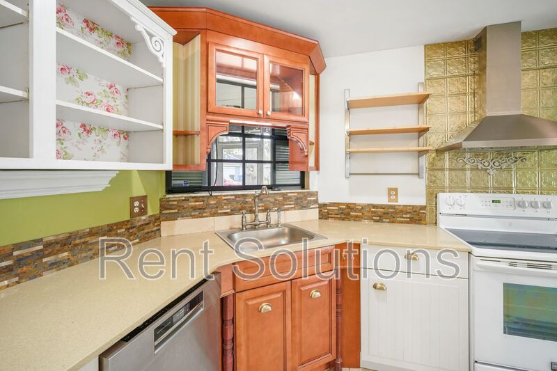 Great Hampton Park 4BR/2BA with Bonus Room and Fenced Yard property image