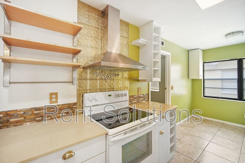 Great Hampton Park 4BR/2BA with Bonus Room and Fenced Yard property image