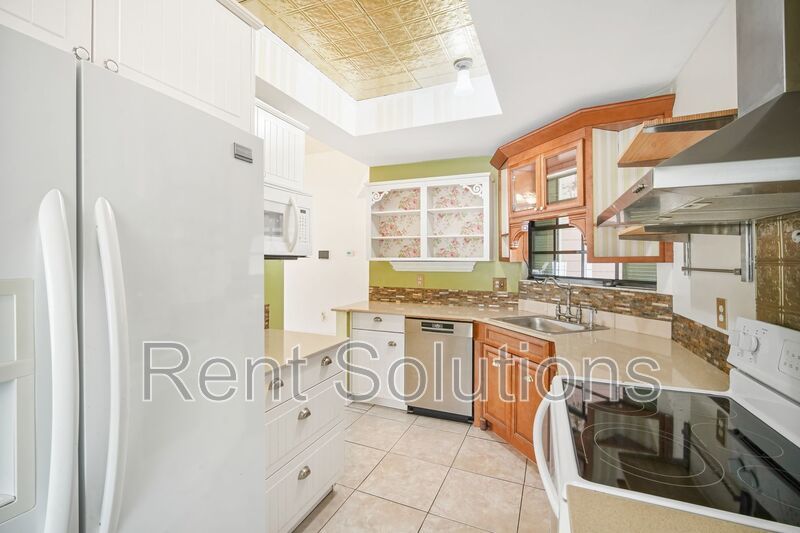 Great Hampton Park 4BR/2BA with Bonus Room and Fenced Yard property image