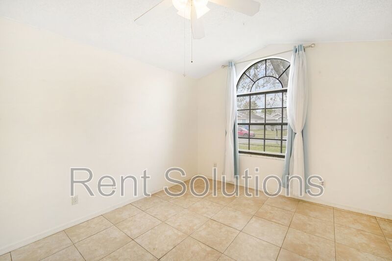 Great Hampton Park 4BR/2BA with Bonus Room and Fenced Yard property image