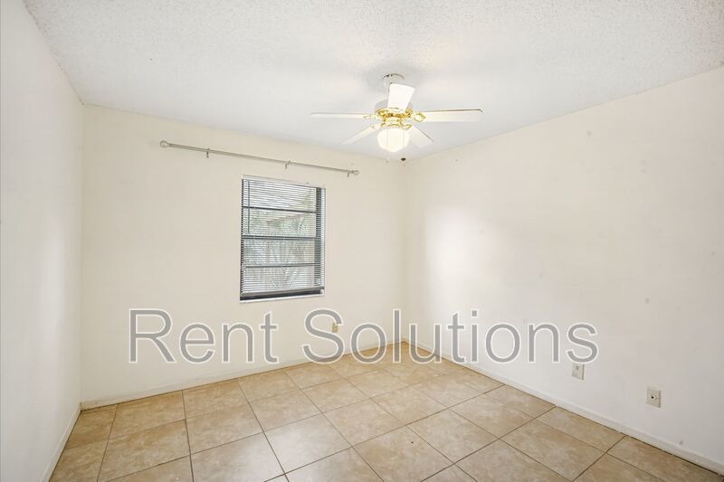 Great Hampton Park 4BR/2BA with Bonus Room and Fenced Yard property image