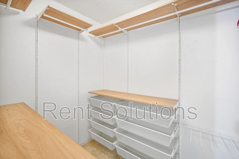 Great Hampton Park 4BR/2BA with Bonus Room and Fenced Yard property image