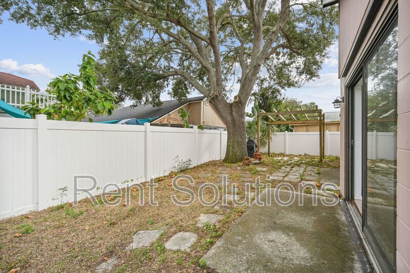 Great Hampton Park 4BR/2BA with Bonus Room and Fenced Yard property image